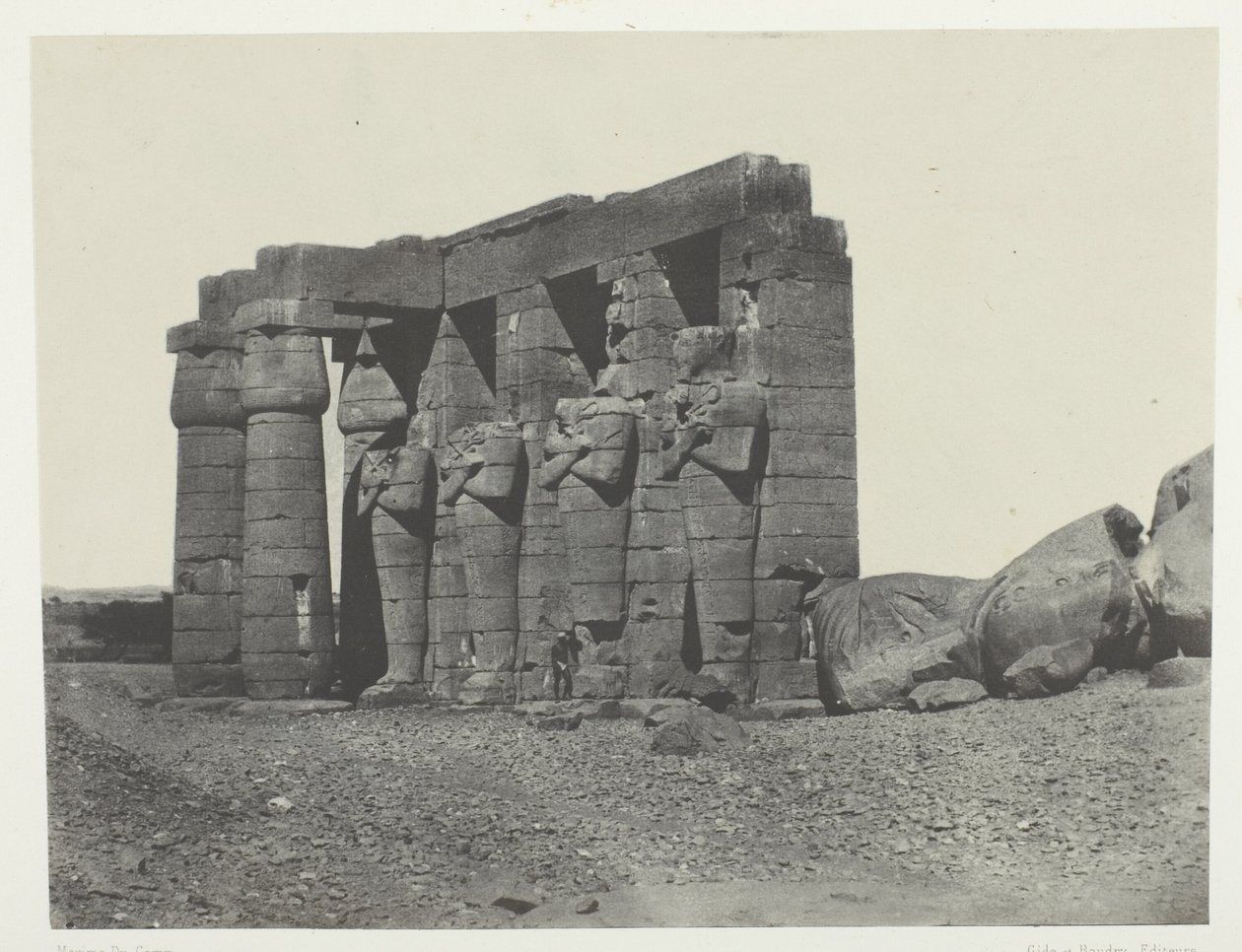 Gournah, Perystyle Osymandiasin haudasta (Ramesseum Occidental); Thebe, levy 59 albumista "Egypte, Nubie, Palestine et Syrie" (1852). tekijältä Maxime Du Camp