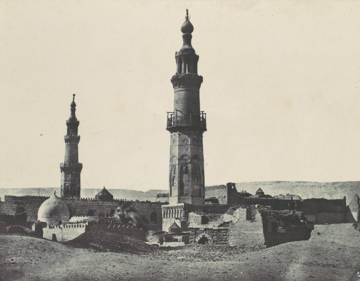 Ylä-Egypti. Girgeh. Ali-Beyn moskeija, 1850. tekijältä Maxime Du Camp