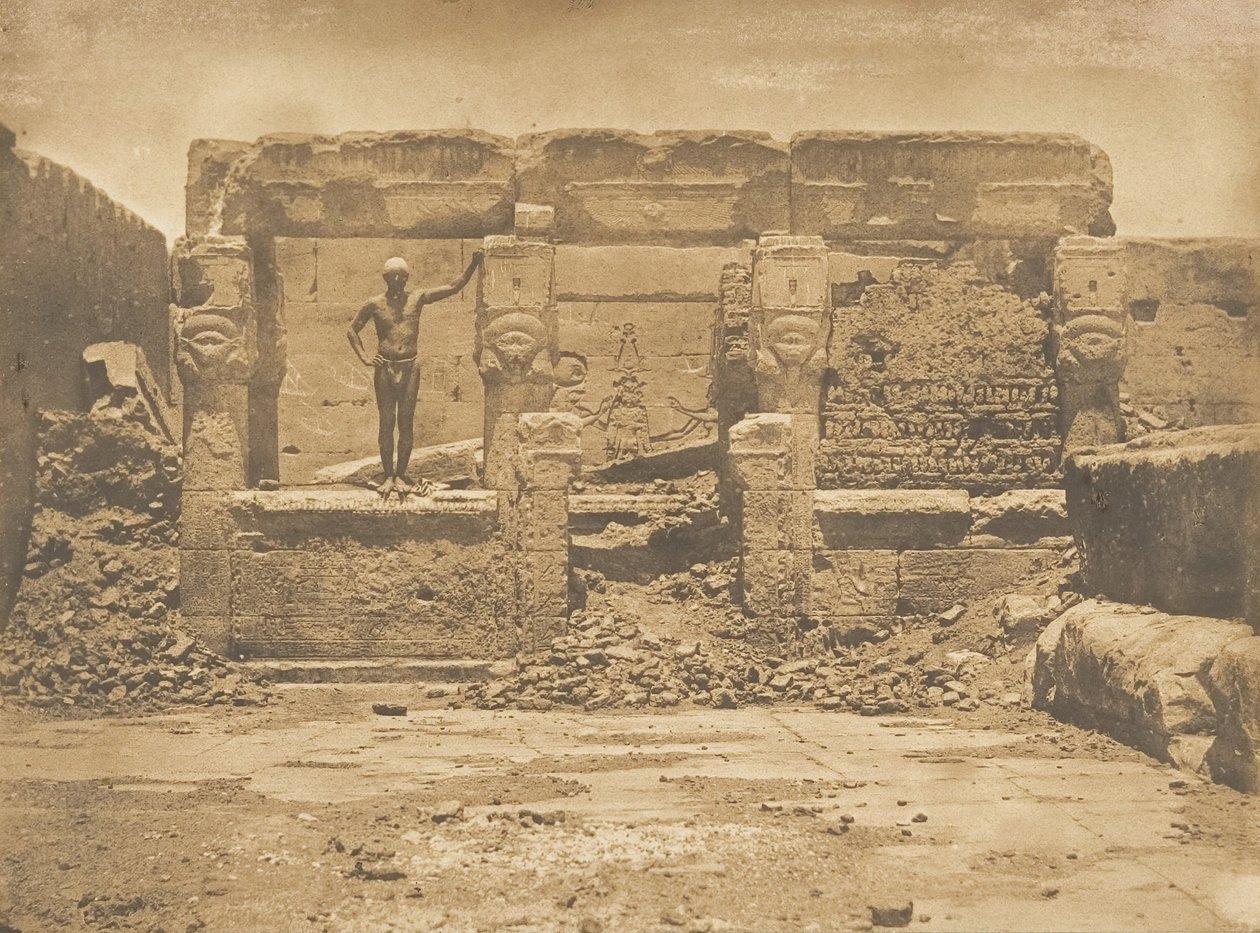 Hypeter of Athor, Dendera Tentyrisin suuren temppelin terassilla, 1849-50. tekijältä Maxime Du Camp