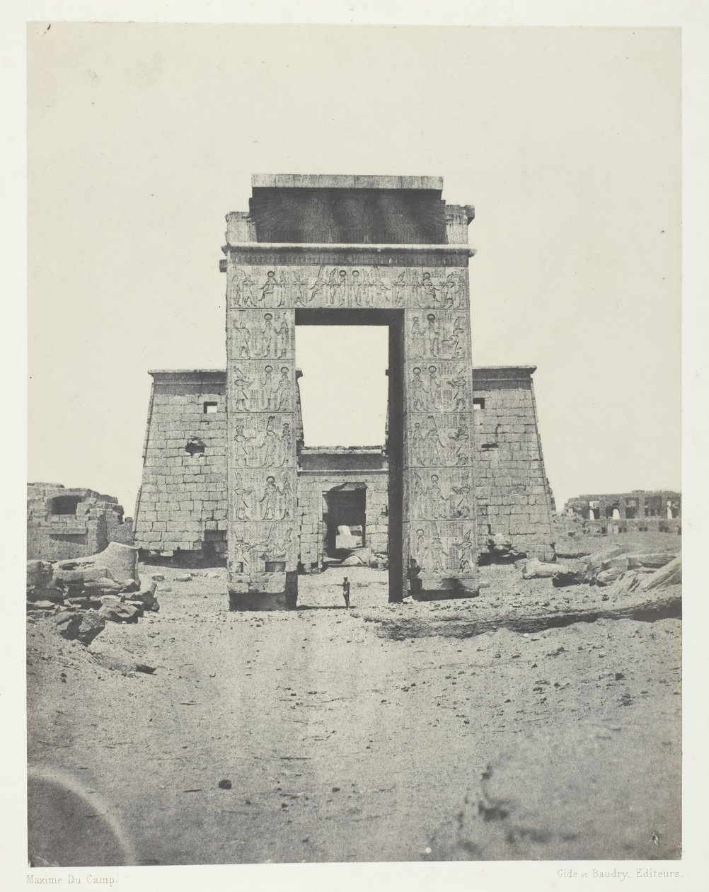 Karnak, Propylone Khonsin temppelistä, Thebes, 184951, painettu 1852. tekijältä Maxime Du Camp