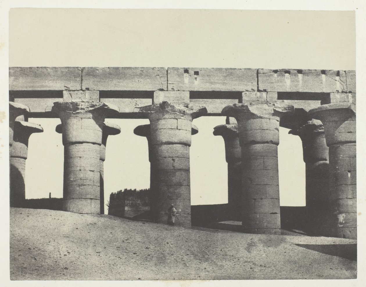 Luxor, palatsin suuri pylväikkö; Thebes tekijältä Maxime Du Camp