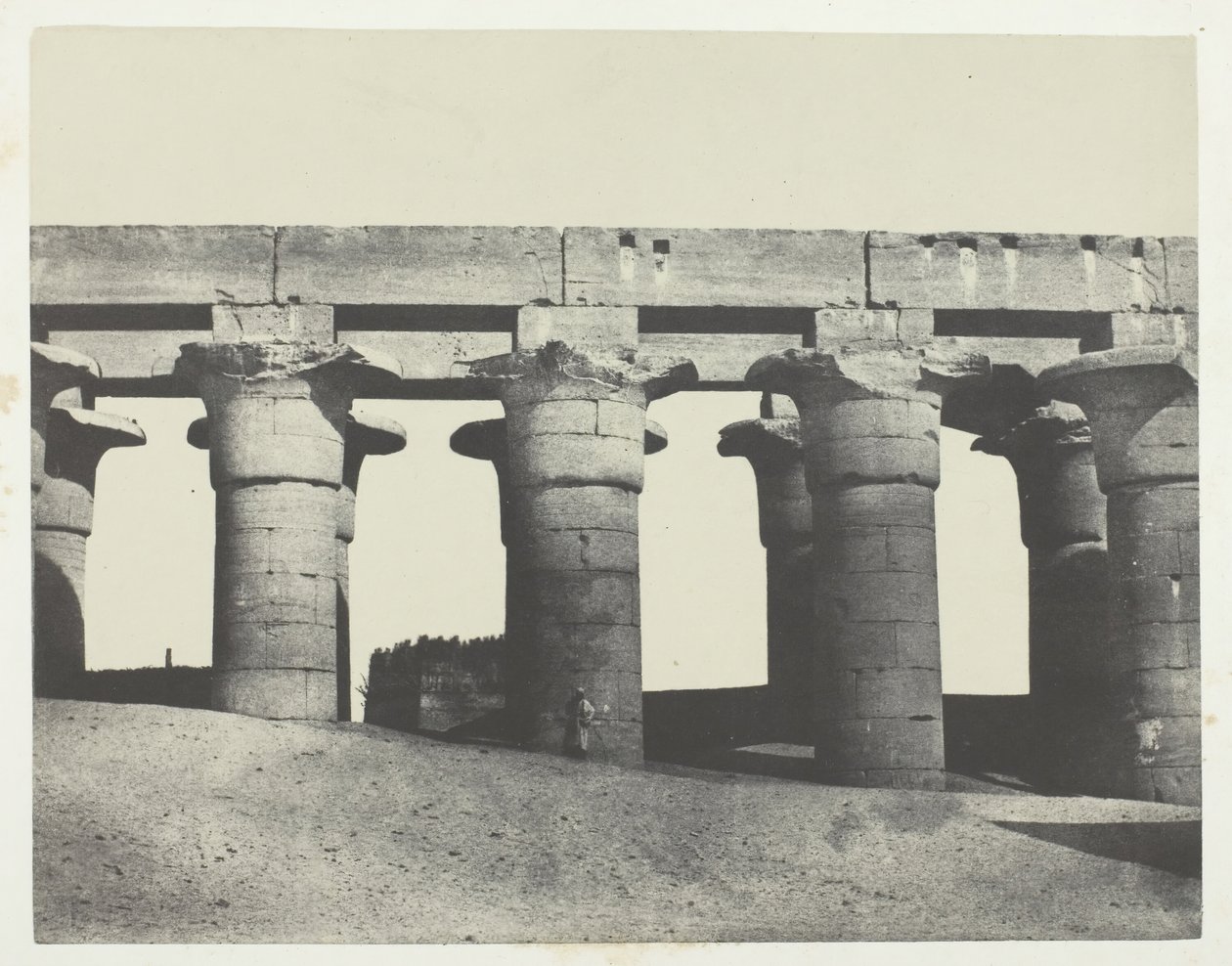 Luxor, palatsin suuri kolonnadi, Thebes, 184951, painettu 1852. tekijältä Maxime Du Camp
