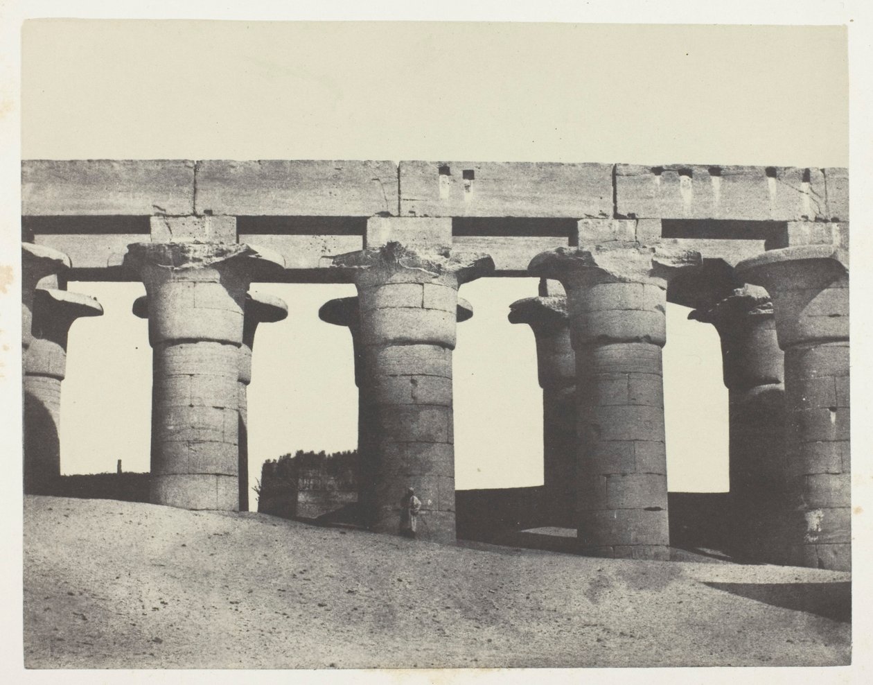 Luxor, palatsin suuri pylväikkö; Thebes tekijältä Maxime Du Camp