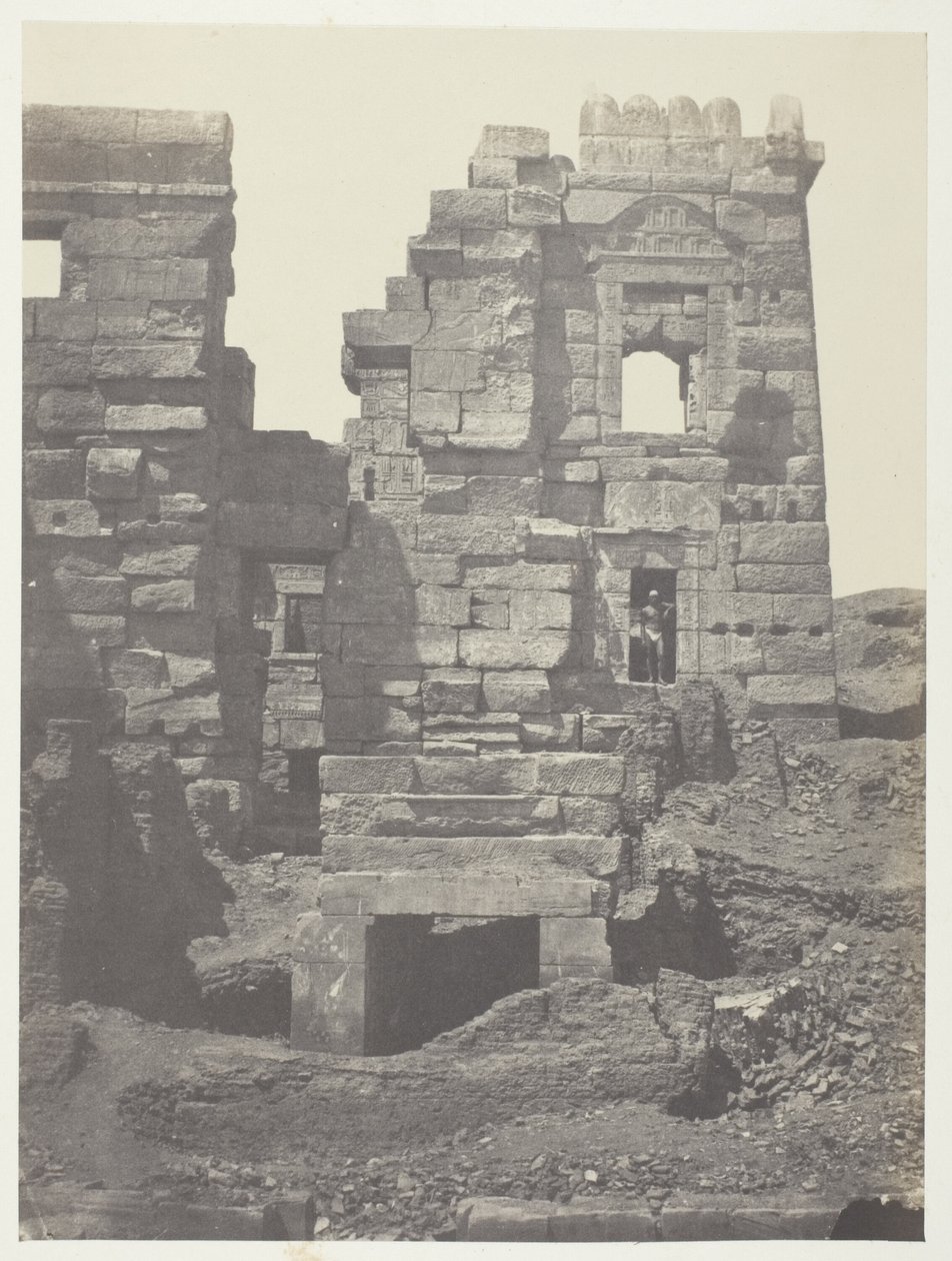 Medinet-Habou, Gynécée de Ramsès-Méiamounin pohjoinen julkisivu; Thebes tekijältä Maxime Du Camp