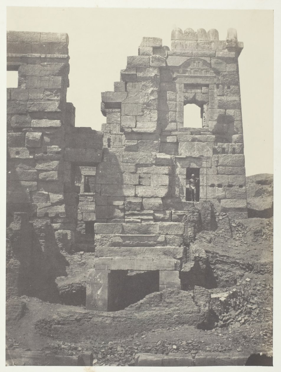 Medinet-Habou, Ramses-Méiamounin gyneceumin pohjoinen julkisivu, Thebes, 184951. tekijältä Maxime Du Camp