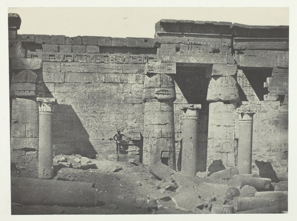 Medinet-Habou, Ramses-Méiamounin palatsin peristyyli, Thebes, 184951, painettu 1852. tekijältä Maxime Du Camp