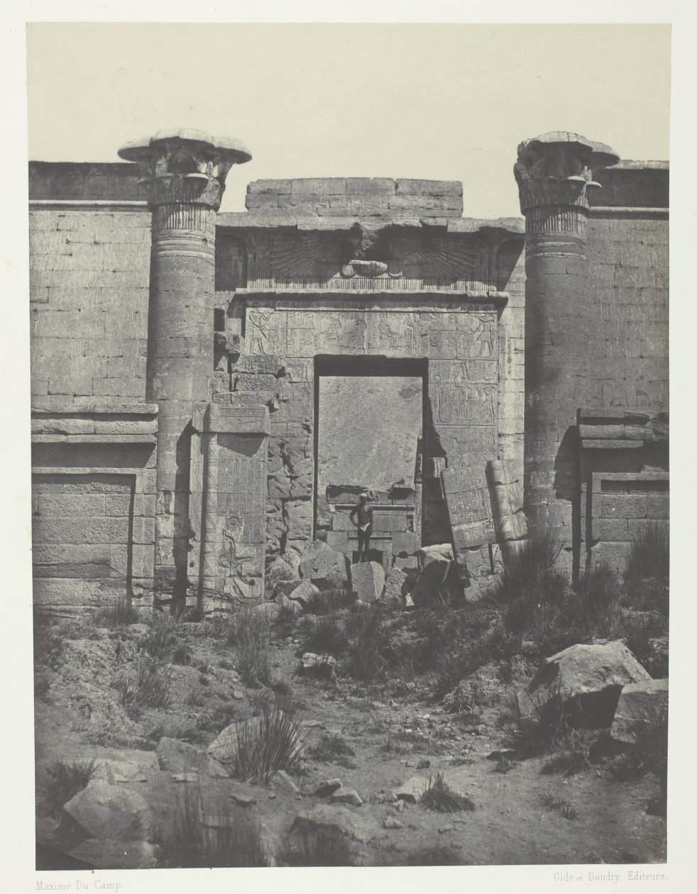 Medinet-Habou, Propylaea of ​​​​Thutmoseum, Thebes, 184951, painettu 1852. tekijältä Maxime Du Camp