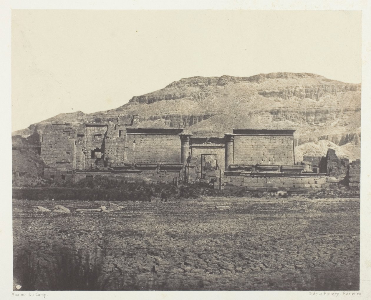 Medinet-Habou, Yleinen näkymä vuorille, Thebes tekijältä Maxime Du Camp
