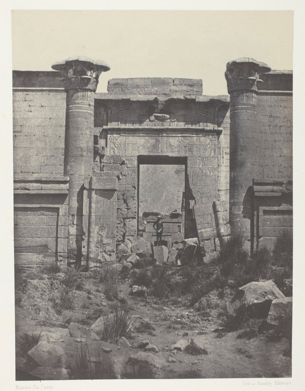 Medinet-Habou, Thutmoseumin propylaea; Thebes tekijältä Maxime Du Camp