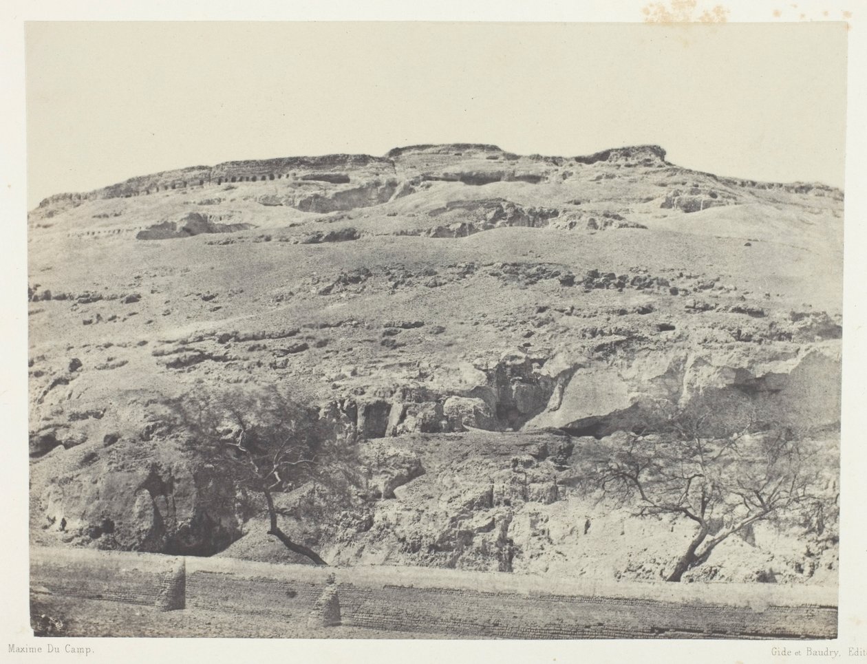 Muinaisen Lykopolisin nekropoli, Ylä-Egypti, levy 12 albumista "Egypte, Nubie, Palestine et Syrie" (1852). tekijältä Maxime Du Camp