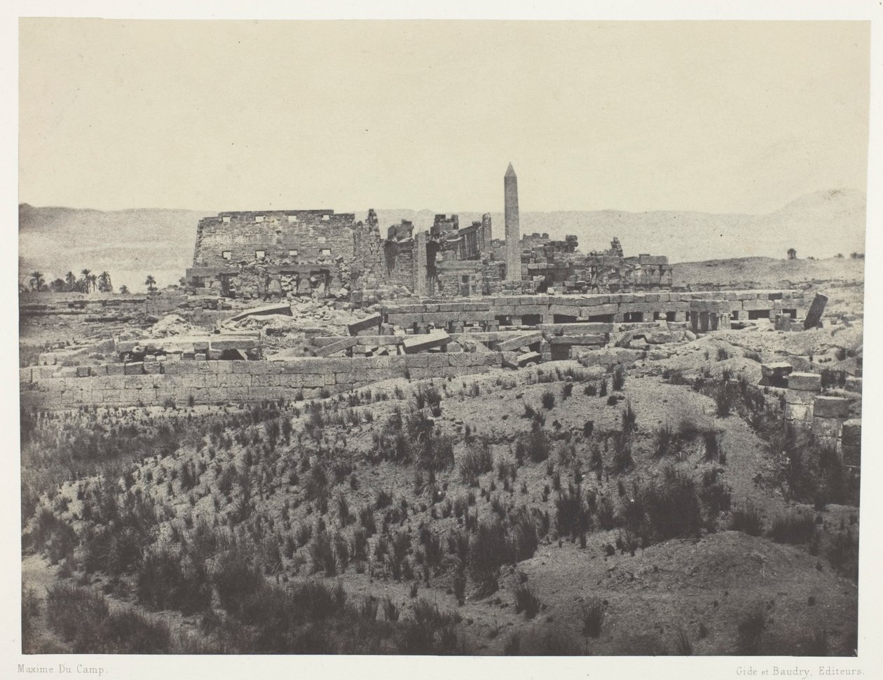 Karnakin palatsi, yleiskuva raunioista idästä nähtynä; Theba, laatta 31 albumista "Egypti, Nubia, Palestiina ja Syyria" (1852) tekijältä Maxime Du Camp