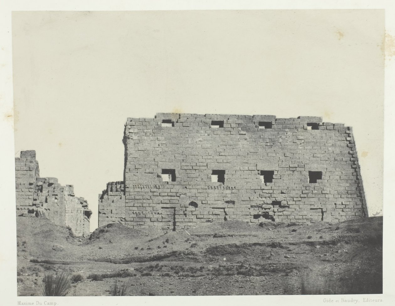 Karnakin palatsi, Lounaispylonit, Thebes, 184951, painettu 1852. tekijältä Maxime Du Camp
