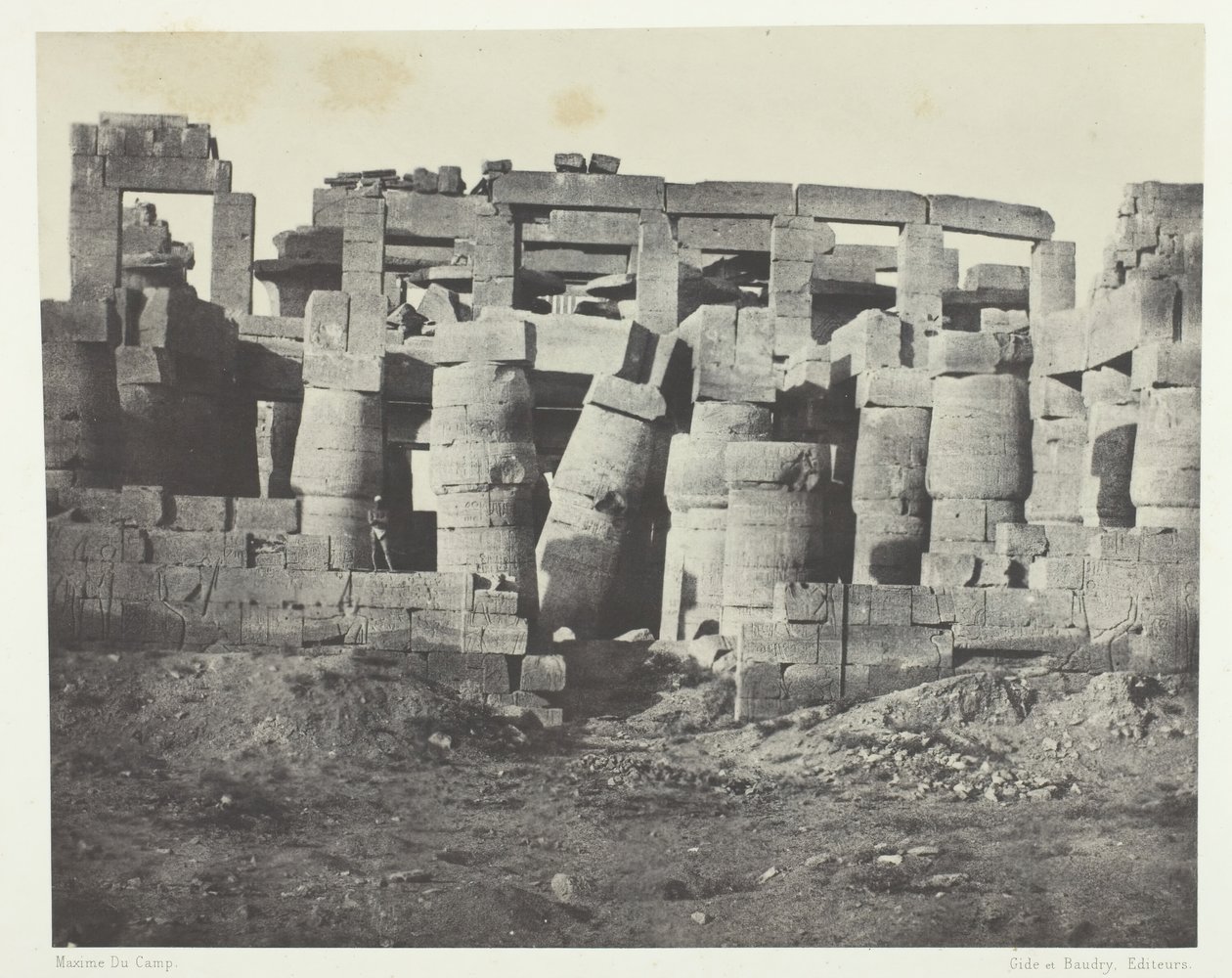 Karnakin palatsi, Hypostyle Hall, viety pohjoiseen, Thebes, 184951, painettu 1852. tekijältä Maxime Du Camp