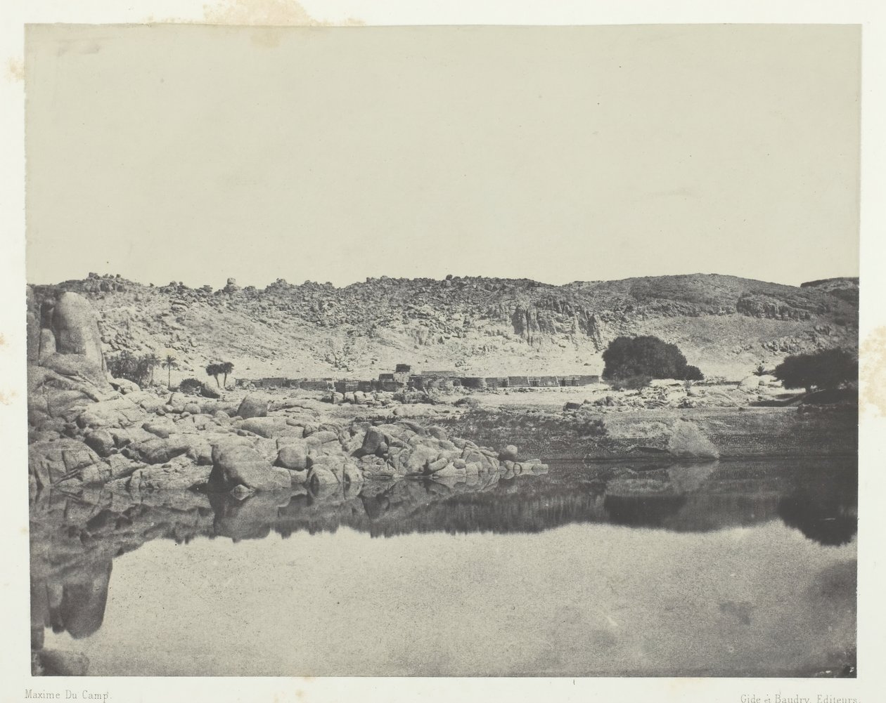 Abou-Kolin kylän Niilin pohjoisranta, näkymä Philoesta pohjoiseen, Nubia, 184951. tekijältä Maxime Du Camp