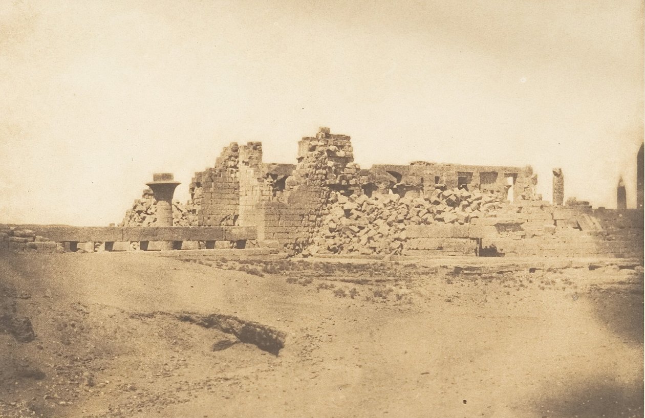 Karnacin palatsin Hypostyle Hallin rauniot - Näkymä lounaasta, 1849-50. tekijältä Maxime Du Camp