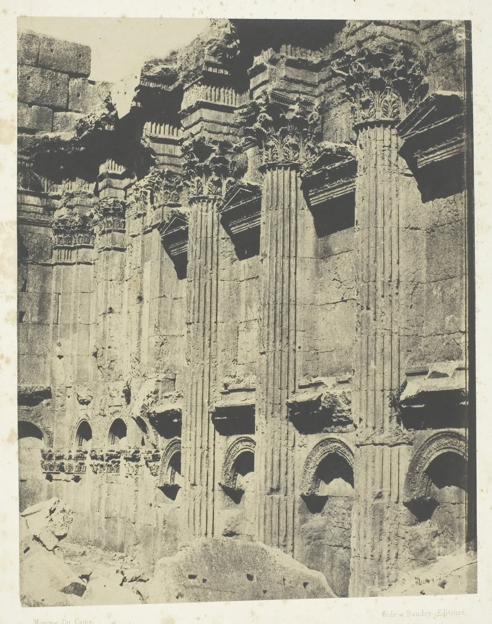 Jupiterin temppeli Baalbeck Heliopoliksessa, Naosin sisäosa, Syyria, 184951, painettu 1852. tekijältä Maxime Du Camp