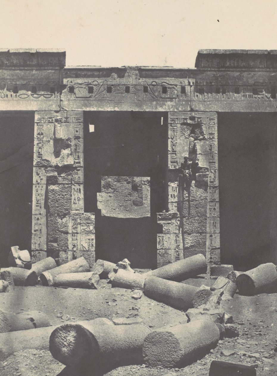 Thebes. Medinet-Habou. Ramses-Méiamounin palatsin peristyylin itäosa, 1850. tekijältä Maxime Du Camp