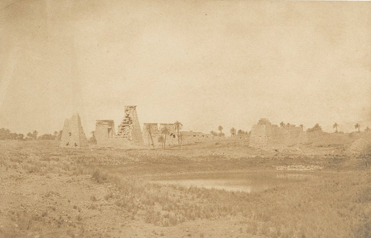 Näkymä Karnacin palatsin Propylaealle, otettu kaakosta, 1849-50. tekijältä Maxime Du Camp