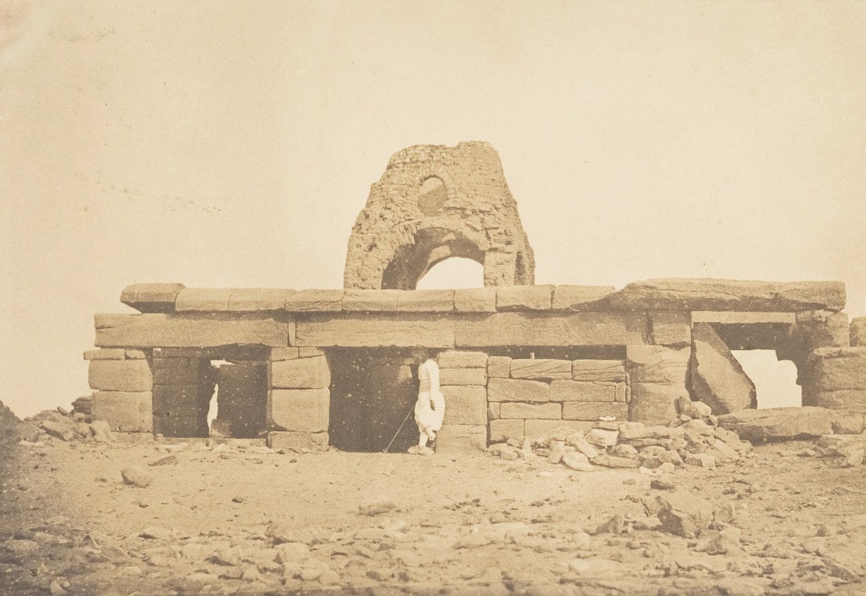 Näkymä Amadan temppelistä - Koptikirkon raunioitu kupoli, 2. huhtikuuta 1850. tekijältä Maxime Du Camp