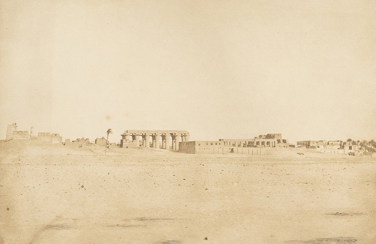 Yleisnäkymä Luxorin raunioista, otettu Länsi-Thebesistä, 1849-50. tekijältä Maxime Du Camp