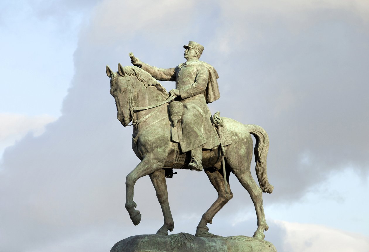 Joseph Joffren (1852-1931) ratsastajapatsas, sotilas, Ranskan marechal, Ranskan komentaja Marnen taistelussa ensimmäisen maailmansodan aikana, Maxime Real del Sarten (1888-1954) pronssiveistos, tekijältä Maxime Real del Sarte