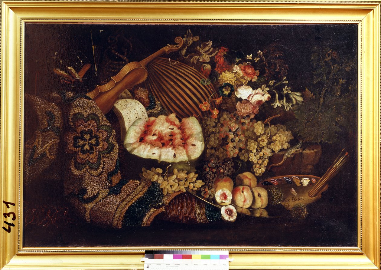 Asetelma. Kukat, vesimeloni, aprikoosit, viinirypäleet, nuotit, viulu, mandoliini, lisko ja paletti maaleilla ja siveltimellä. Maximilian Pfeilerin (n. 1660-1720) maalaus tekijältä Maximilian Pfeiler