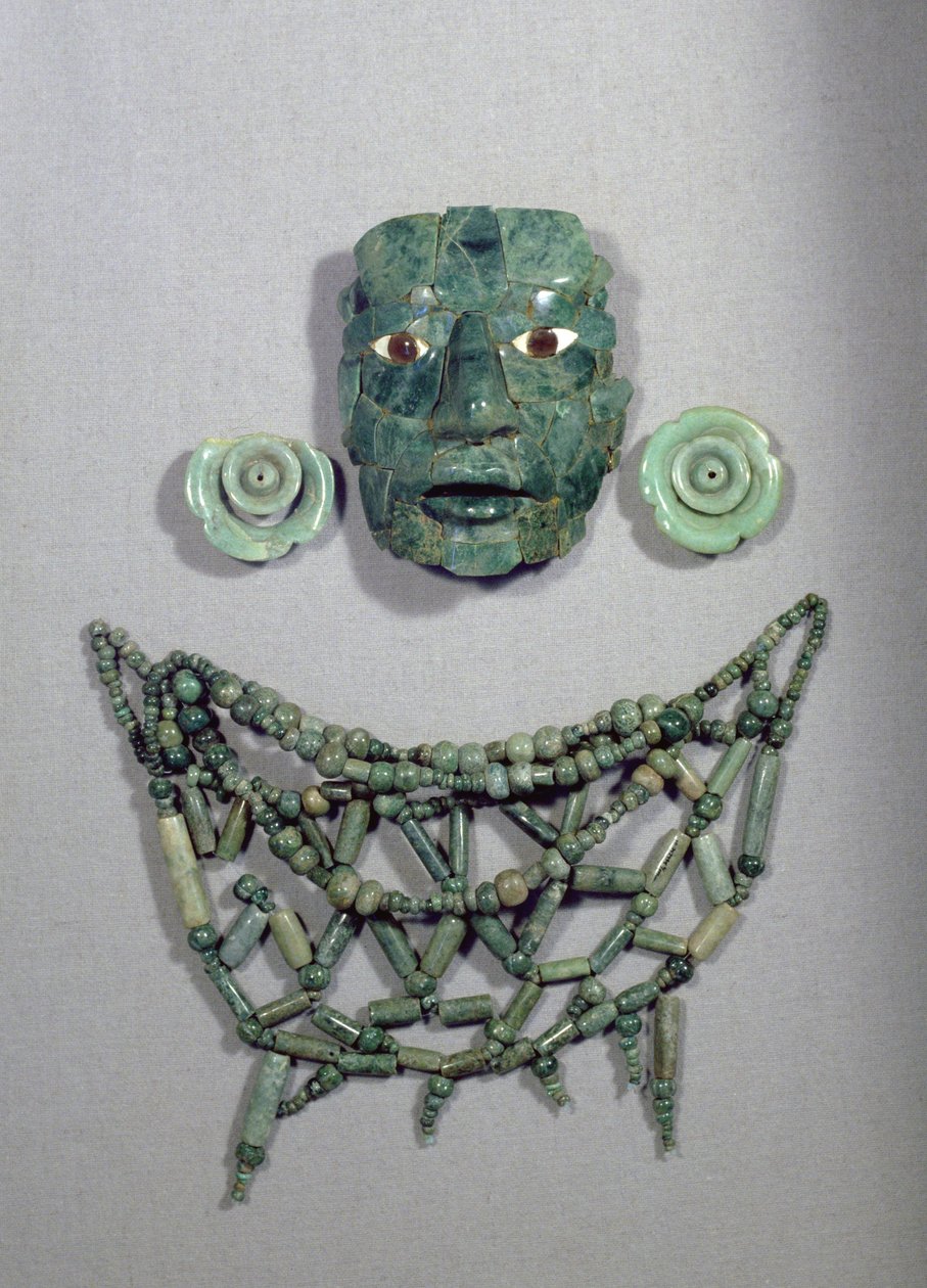 Calakmul hautausmaski kauluksella ja korvakoruilla, Yucatanin niemimaa, Meksikon myöhäisklassikko (600-900 jKr) (jade) tekijältä Mayan