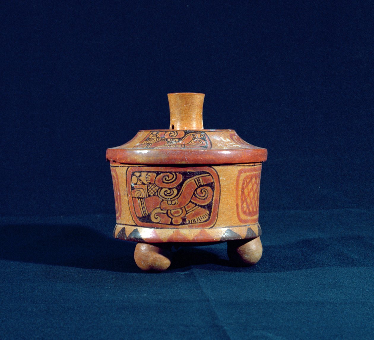 Teotihuacan-vaikutteinen hauta-astia, Petenistä, Guatemalassa, Keski-Amerikassa, varhaisklassinen aika (n. 300-600 jKr) (keraaminen) tekijältä Mayan