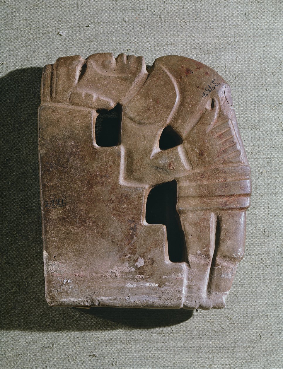 Mies uhrautuvassa asennossa askelta vastaan, klassikkokausi, 250-950 jKr tekijältä Mayan