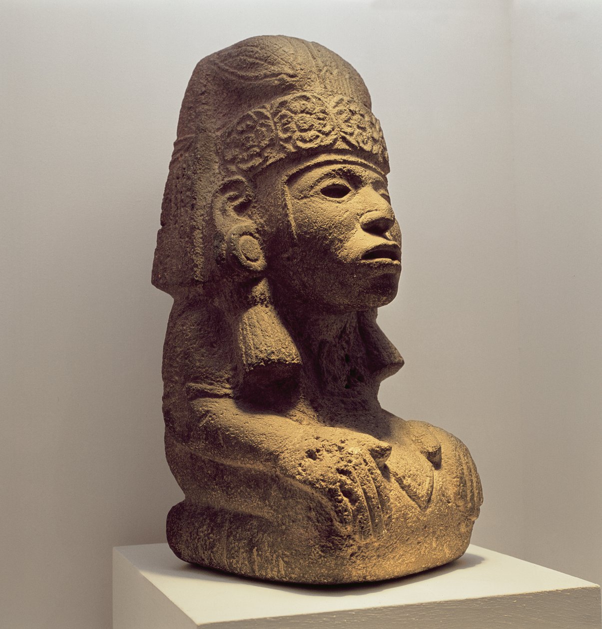 Potku polvistuvan hahmon muodossa, 800-1200 tekijältä Mayan