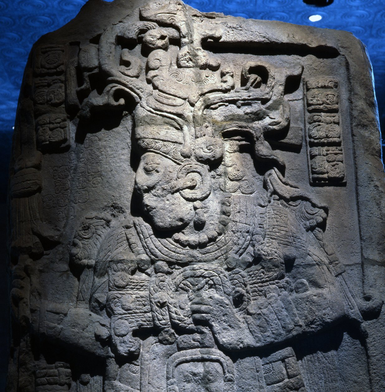 Stela Calakmulista, Yucatanin niemimaalta, Meksikosta, myöhäisklassismin aikakaudelta, 600-900 jKr. tekijältä Mayan