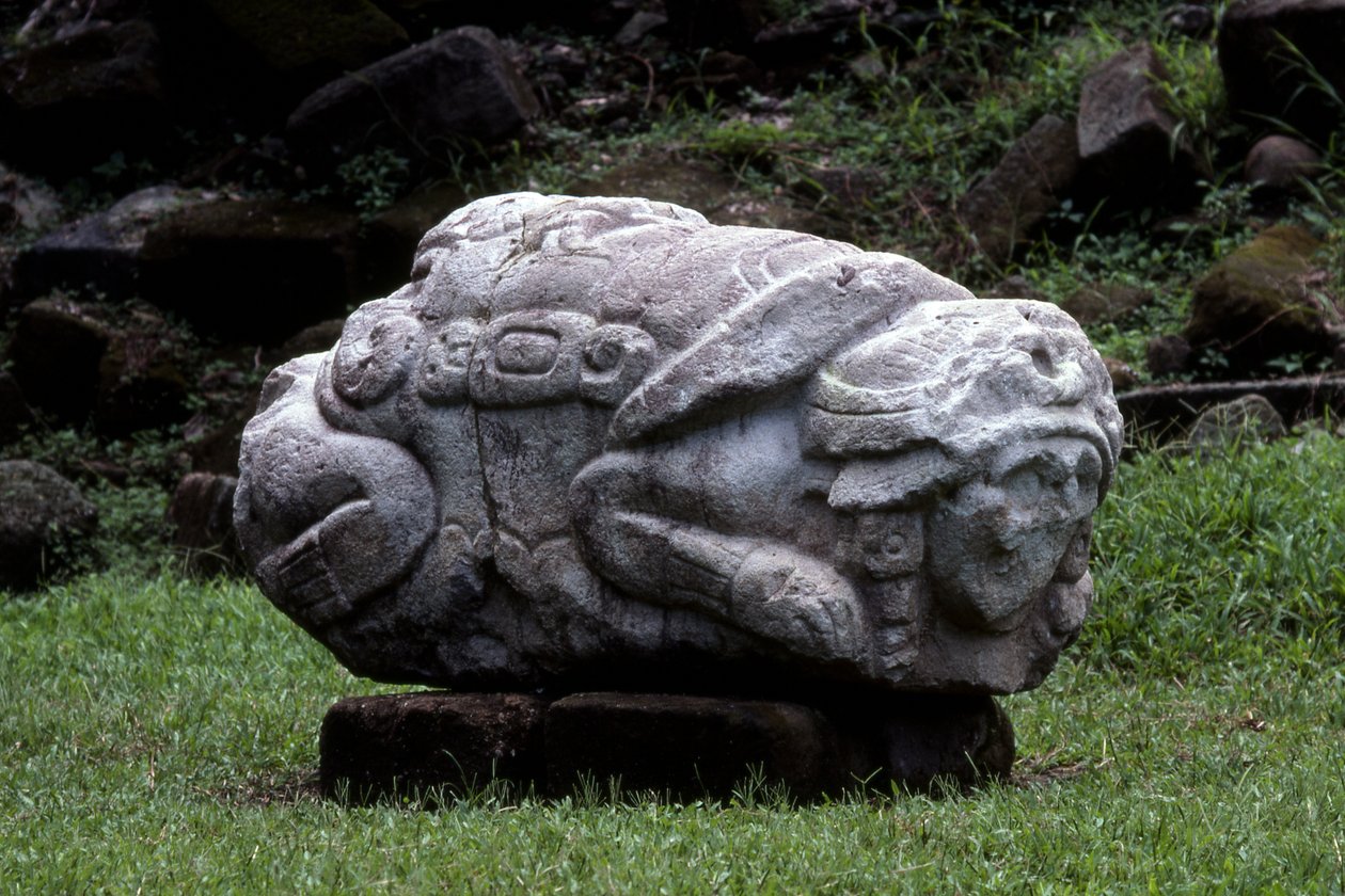 Zoomorfinen kivi, myöhäisklassikko (600-900 jKr) tekijältä Mayan