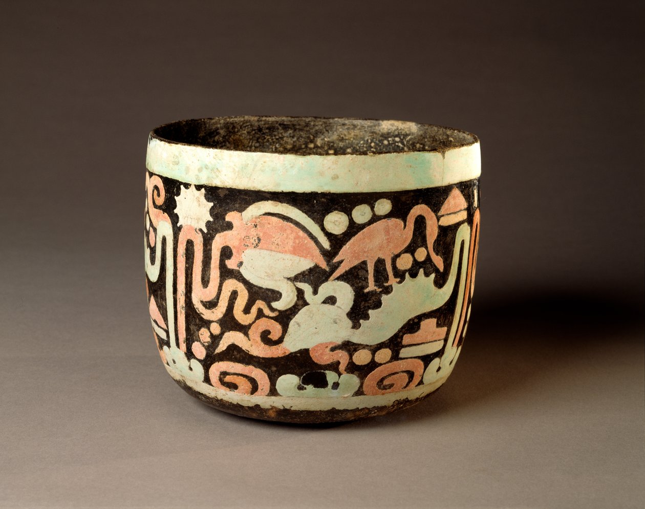 Bowl with Water Scene, Guatemala, Middle Classic, 500-700 (keramiikka maalatulla stukkolla) tekijältä Mayan