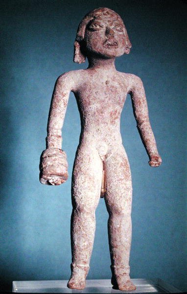 Figuuri tlachtli-pelaajasta, jossa on käsine oikealla kädessään, Meksikosta, esiklassiselta ajalta, 1300-800 eaa. tekijältä Mayan