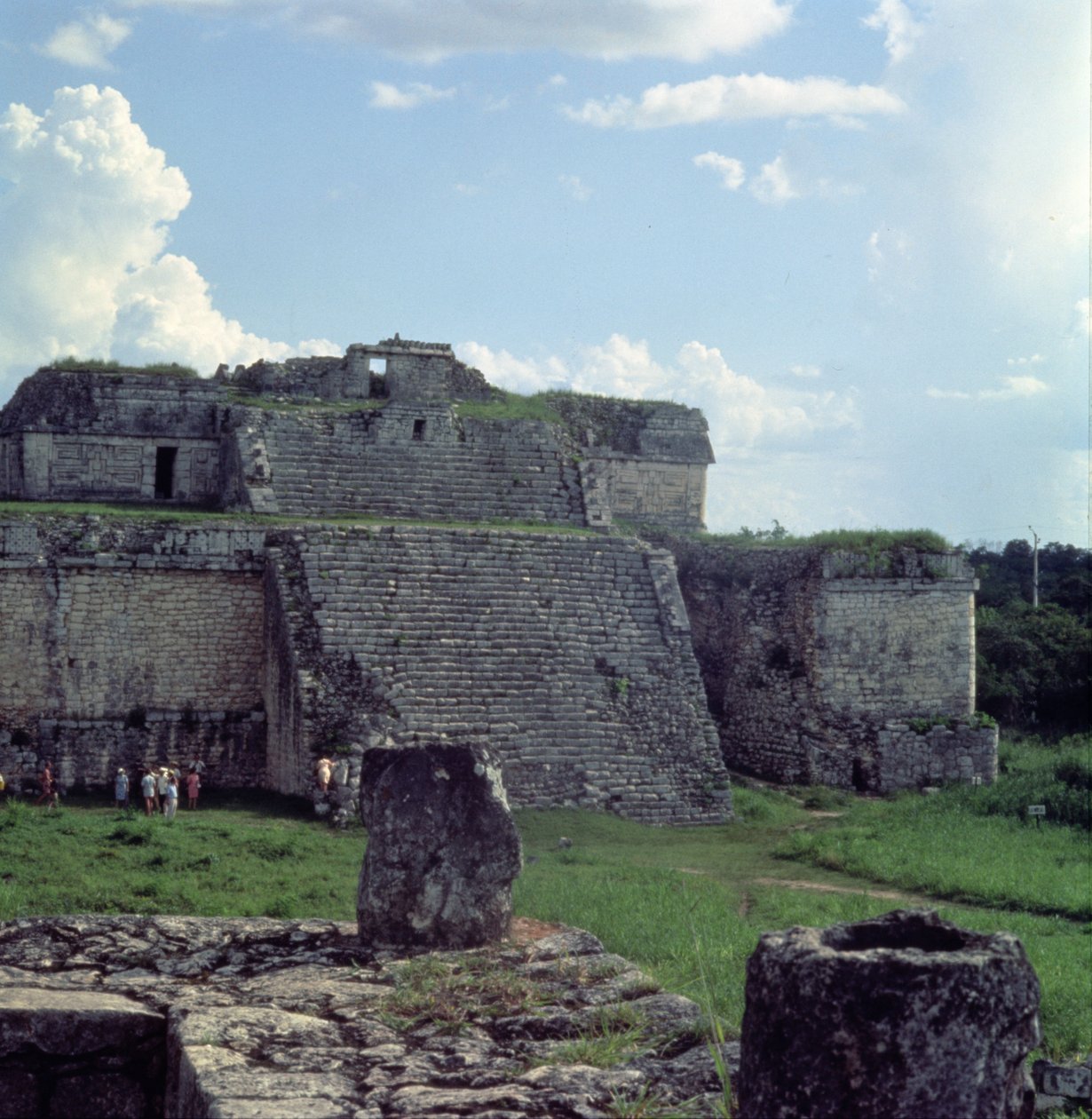 Nunnaluostari tekijältä Mayan