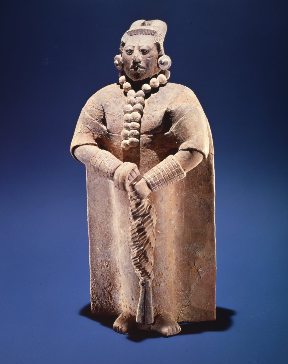 Pysyvä kuninkaallinen hahmo, Jainan saarelta, n. 600-900 (keramiikka) tekijältä Mayan