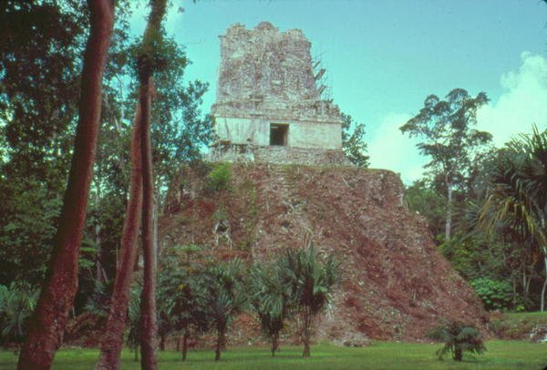 Temppeli II, Tikal tekijältä Mayan
