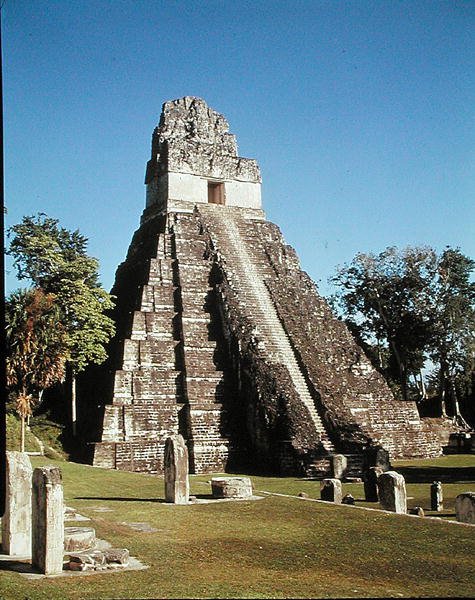 Jaguarin temppeli (temppeli 1) Myöhäinen klassikkokausi n. 600-900 tekijältä Mayan
