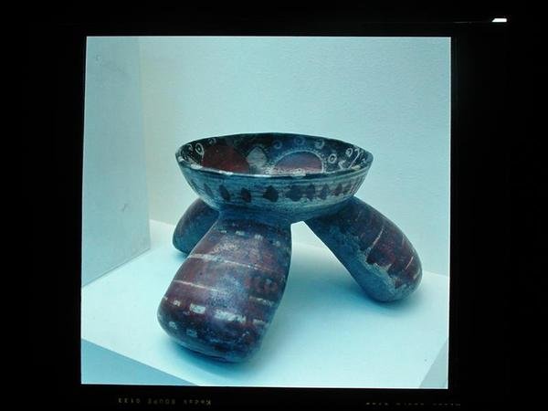 Jalustapotti, 800-1200 (keraaminen) tekijältä Mayan