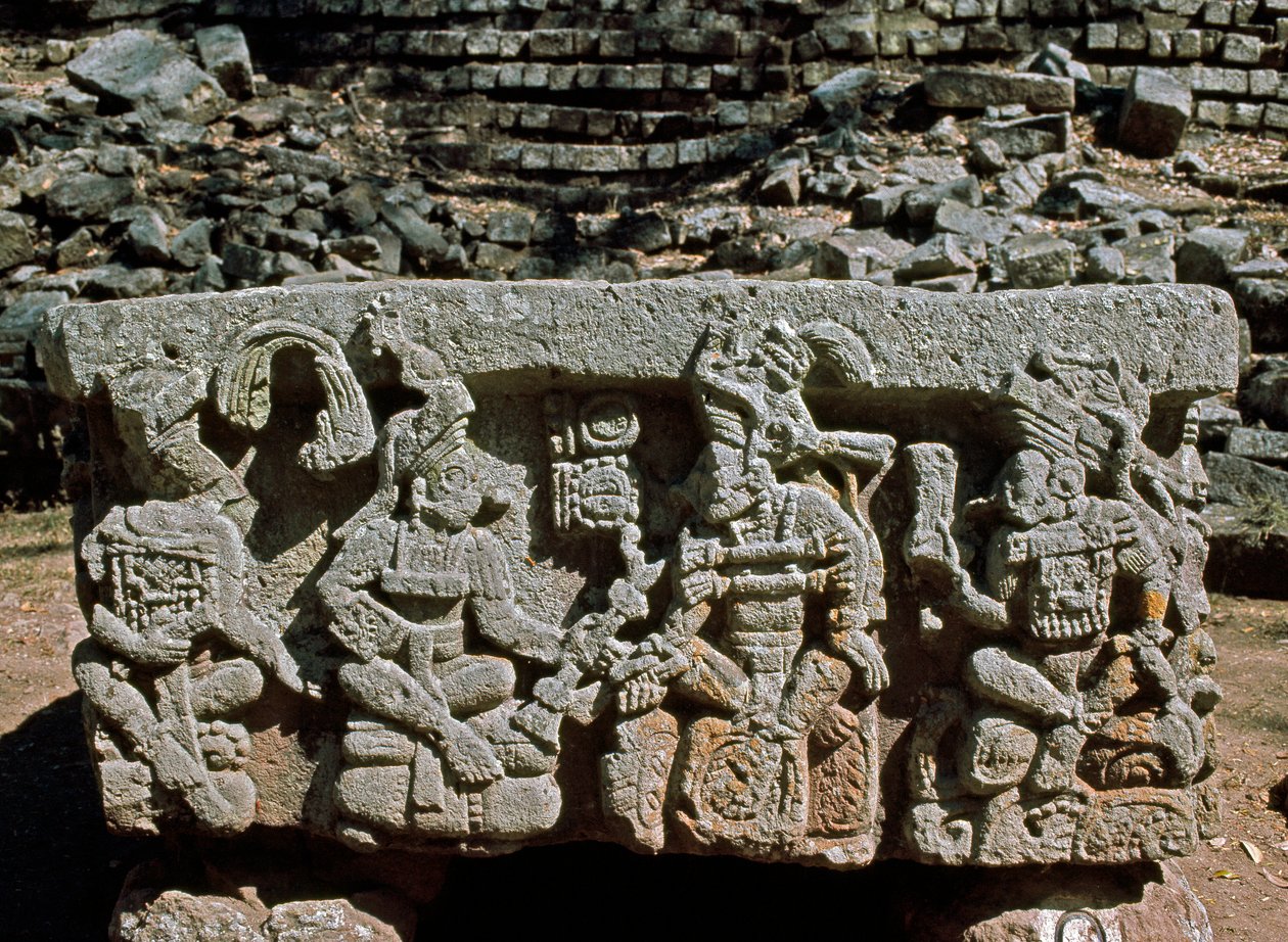 Alttari Q nousevan auringon kuninkaan kruunauksella, 776 jKr tekijältä Mayan