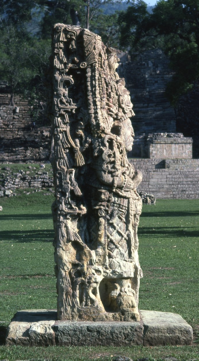 Copan Stela H, myöhäinen klassikkokausi, noin 730 jKr tekijältä Mayan