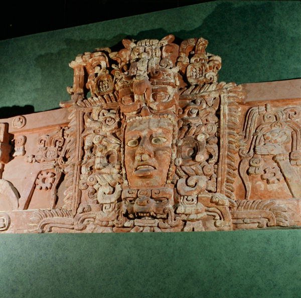 Arkkitehtoninen naamio, Campeche, Yucatanin niemimaa, Meksiko (stukko) tekijältä Mayan Mayan