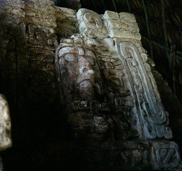 Arkkitehtoninen naamio, Mascarones-temppeli, Kohunlich, Yucatanin niemimaa, Meksiko, varhainen klassikkokausi (300-600 jKr) (kivi ja stukko) tekijältä Mayan Mayan