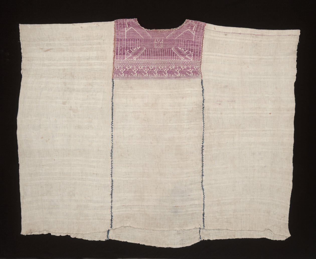 Cofradia huipil, luultavasti n. 1875 (puuvilla, silkki) tekijältä Mayan Mayan