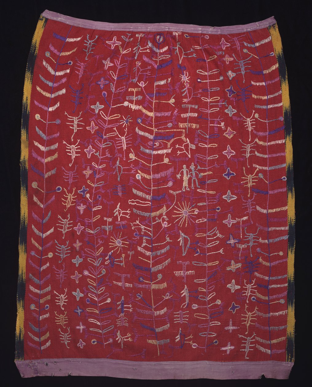 Cofradia-tekstiili, mahdollisesti esiliina Kristus-hahmolle, n. 1920-1940 (puuvillaa ja silkkiä) tekijältä Mayan Mayan