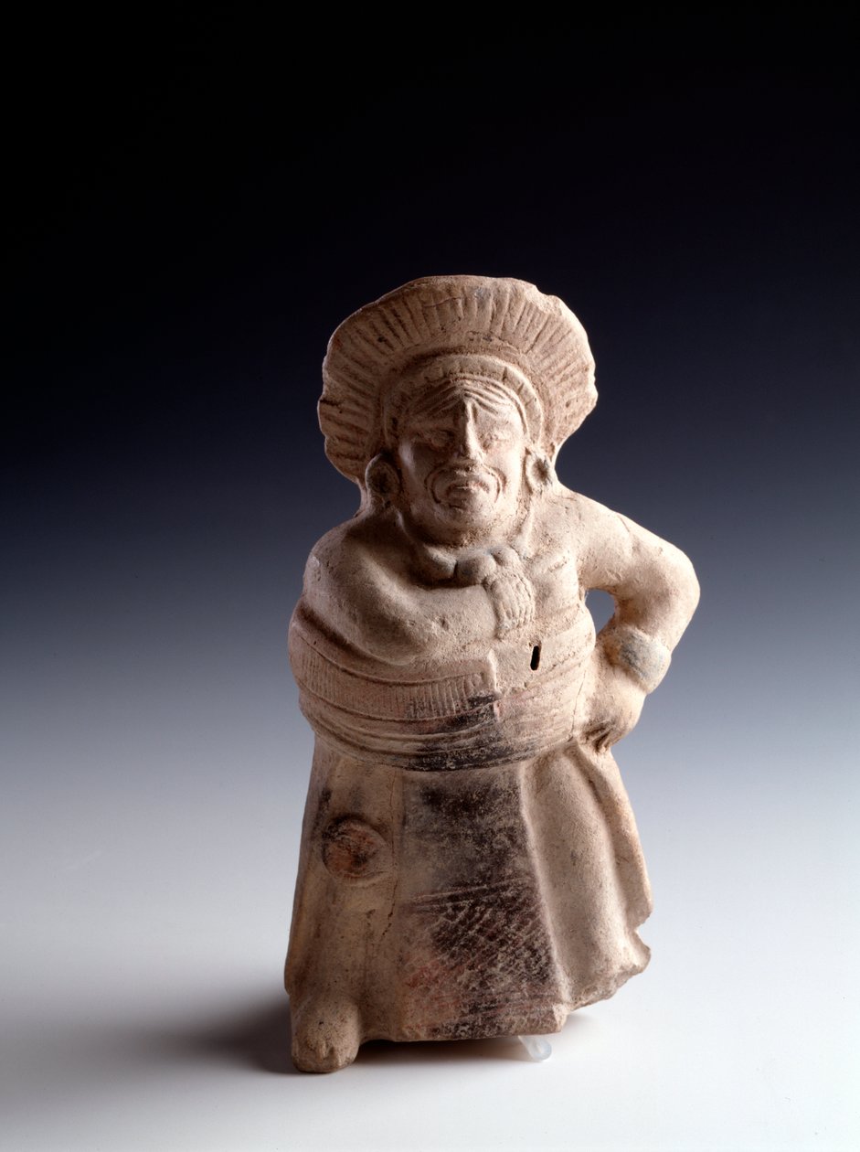 Antropomorfista savea edustava patsas, joka edustaa palloilijaa, toimii soittimena. St. Augustine Acasaguastlan El Progesosta, Guatemalasta. Himmeä. 19x8,5 cm Guatemala, Kansallismuseo di tekijältä Mayan Mayan