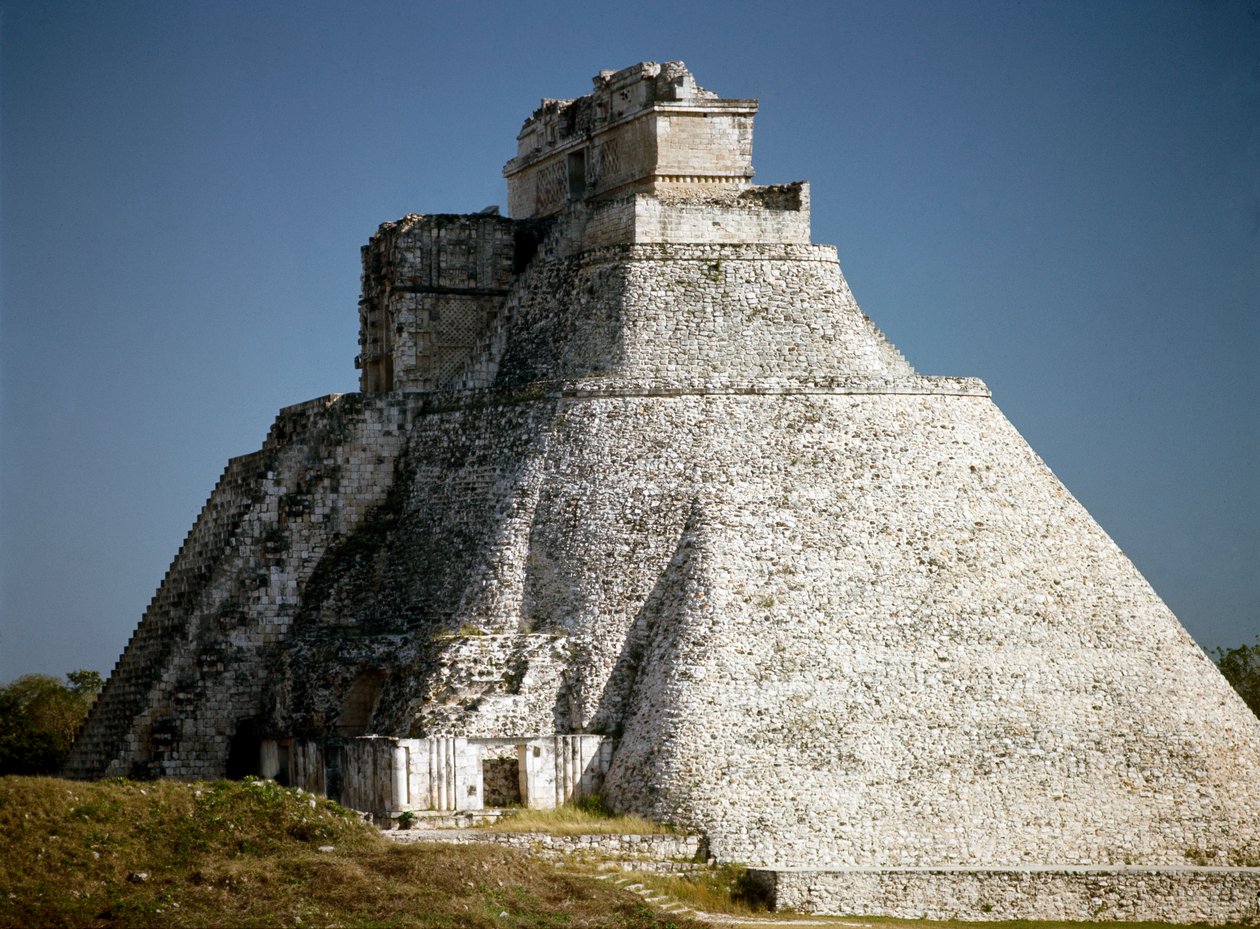 Taikurin pyramidi, 6. vuosisata tekijältä Mayan Mayan