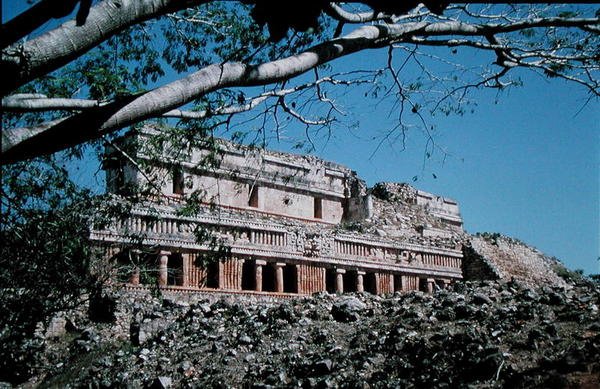 Näkymä Suurelle palatsille (kuva) tekijältä Mayan Mayan