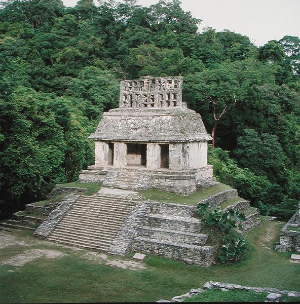 Näkymä auringon temppelille, myöhäisklassinen maya (kuva) tekijältä Mayan Mayan