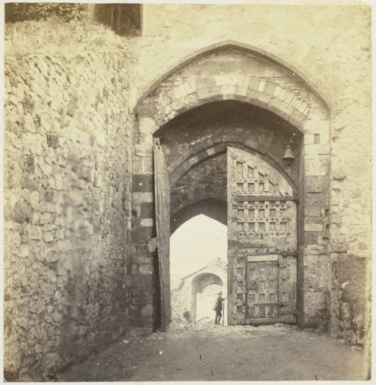 Portaal van Carisbrooke Castle Carisbrooke; Yhdyskäytävä (otsikko objektissa) tekijältä McLean and Melhuish